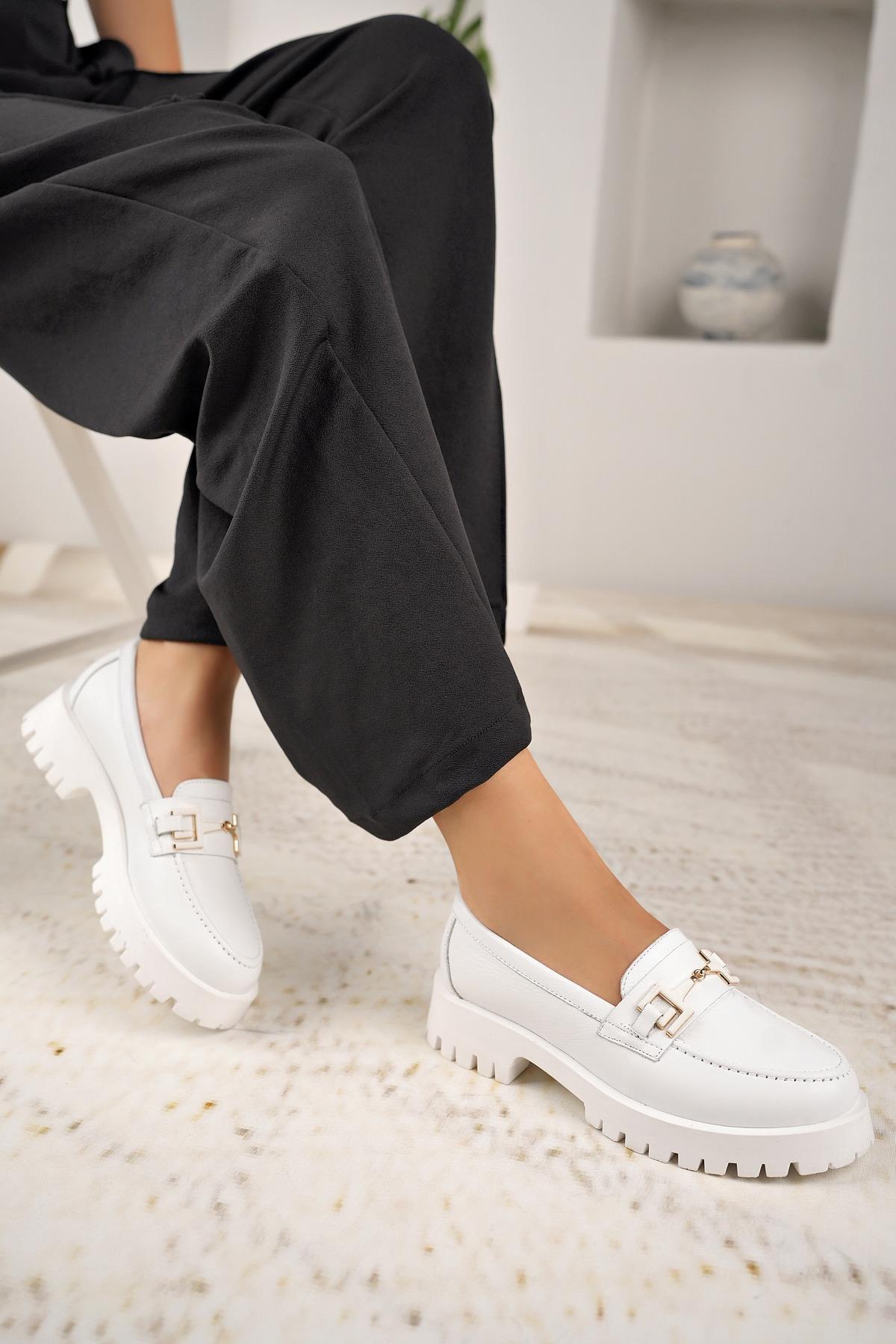 Nesil Shoes Diva 2854 Beyaz Hakiki Deri Tokalı Kadın Ayakkabı