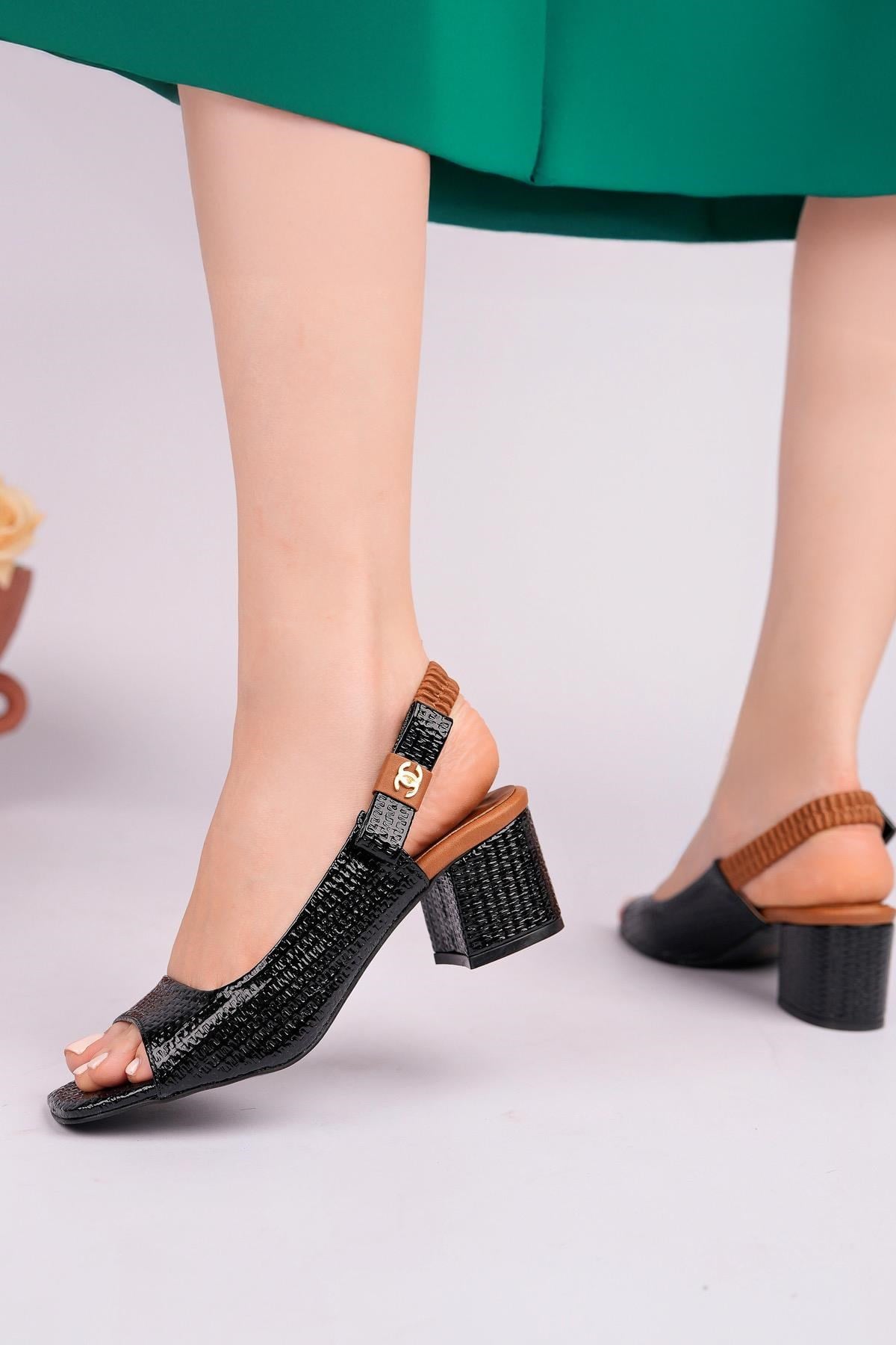 Nesil Shoes Gabbel 201 Siyah Arkası Lastik Kadın Sandalet