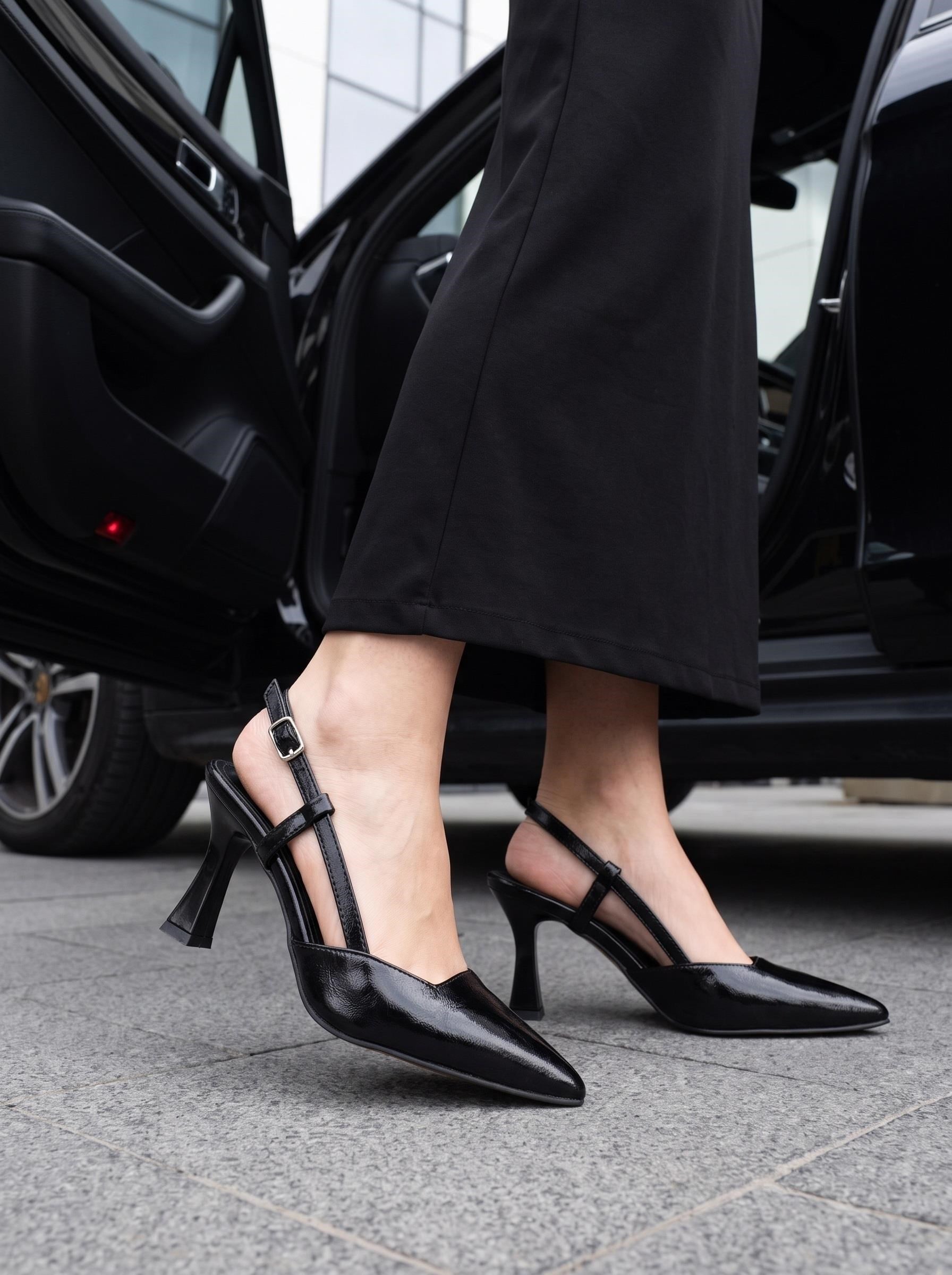 Nesil Shoes Uraz 050 Siyah Krşk Rugan Arkası Açık Topuklu Kadın Ayakkabı