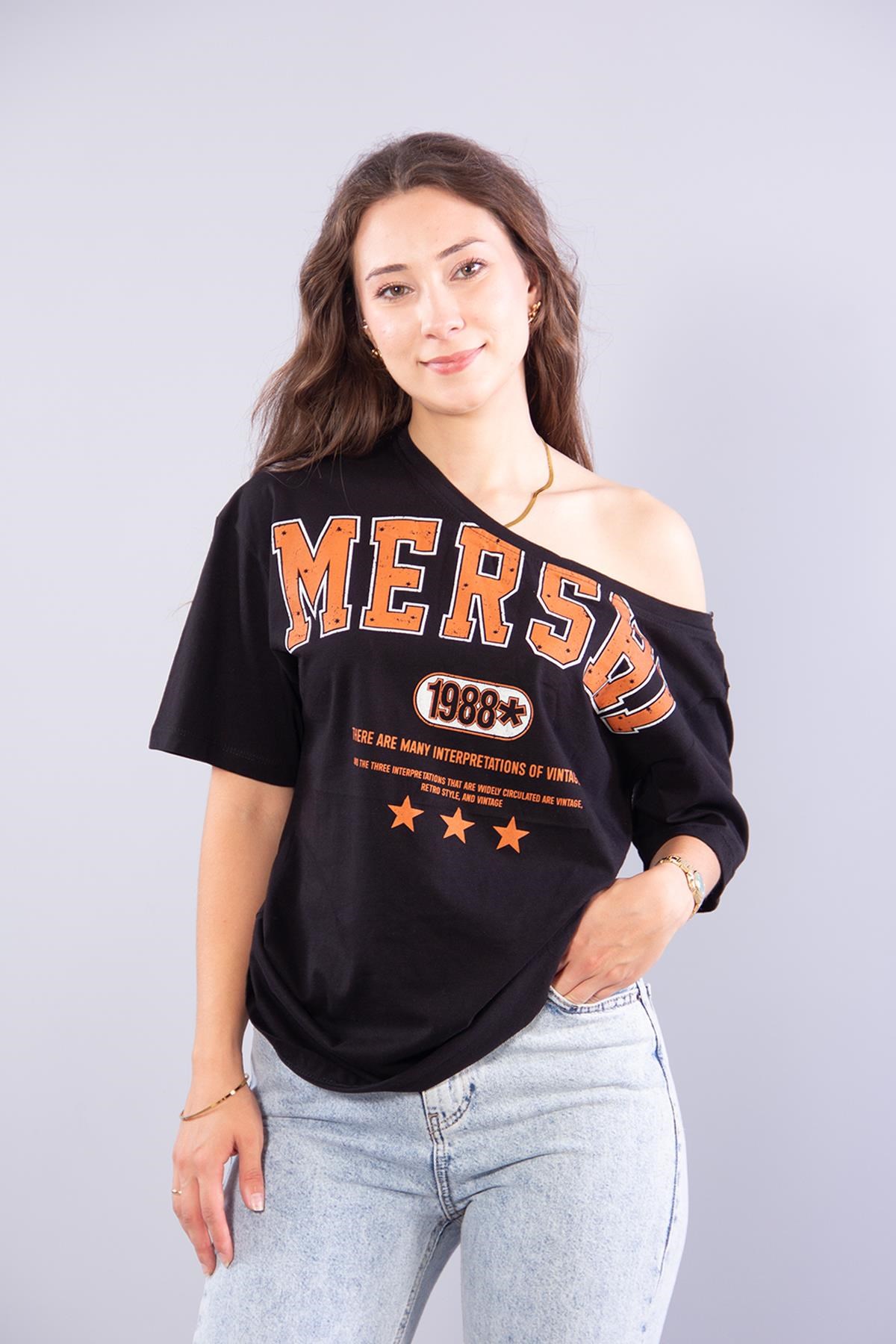 2315 Kayık Yaka Mershı Baskılı T-shirt
