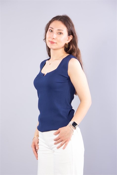 0165 Kesik Yaka Atlet
