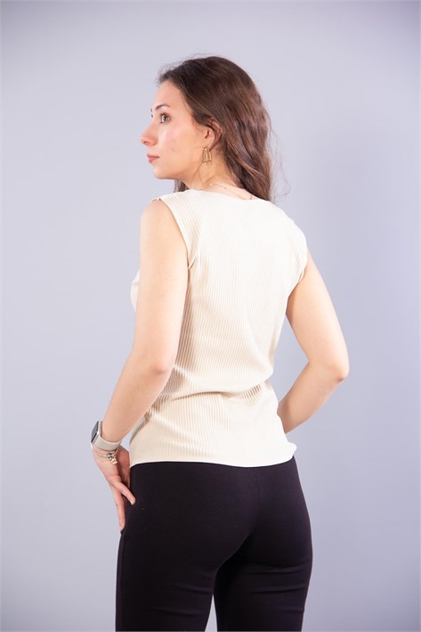 0165 Kesik Yaka Atlet