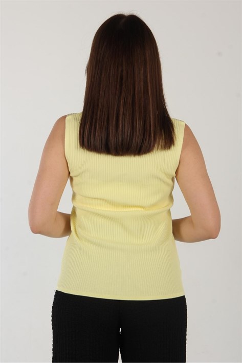 0165 Kesik Yaka Atlet