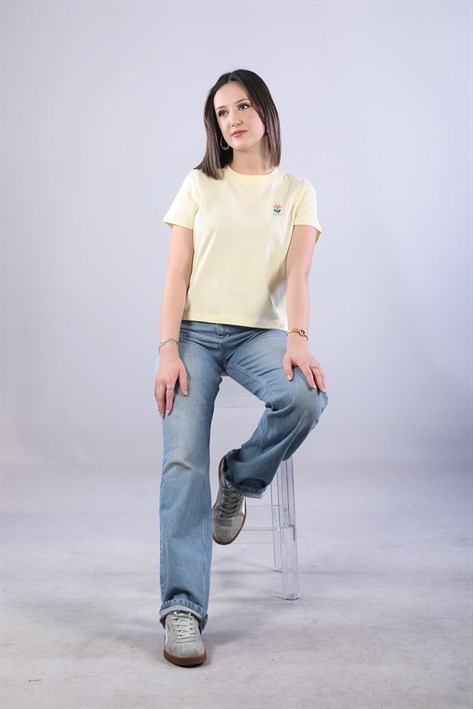 10532 Sol Göğsü Çiçek Paris Nakışlı T-shirt