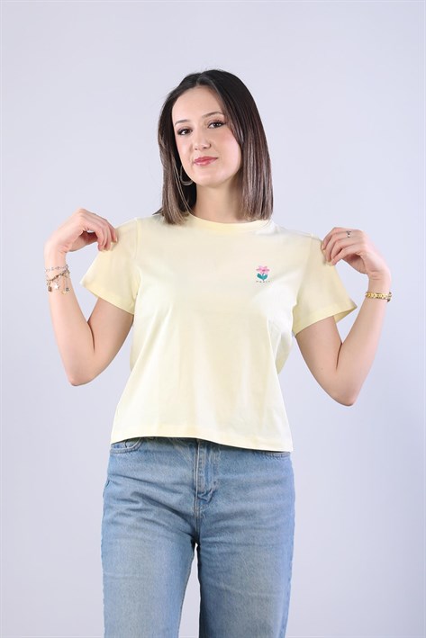 10532 Sol Göğsü Çiçek Paris Nakışlı T-shirt