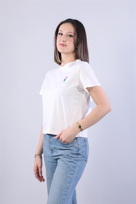 10532 Sol Göğsü Çiçek Paris Nakışlı T-shirt