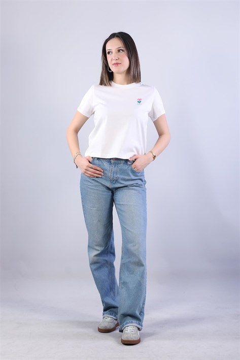 10532 Sol Göğsü Çiçek Paris Nakışlı T-shirt
