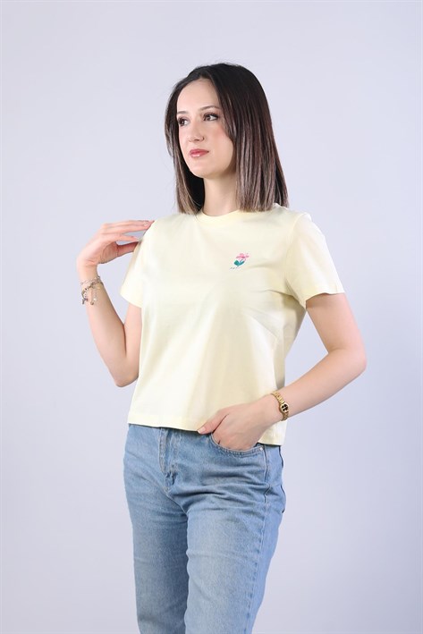 10532 Sol Göğsü Çiçek Paris Nakışlı T-shirt