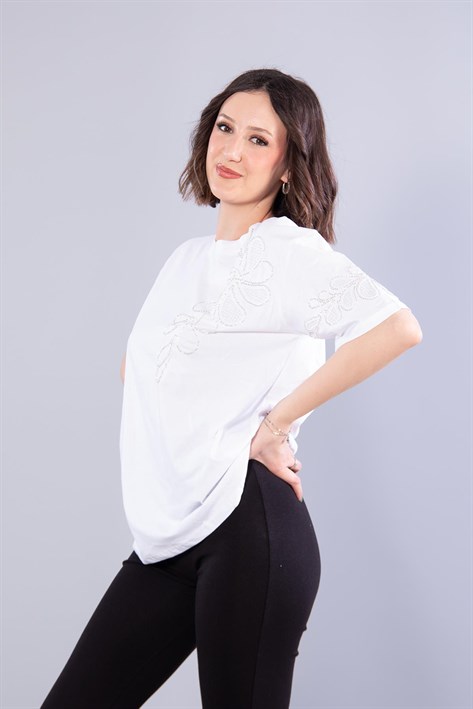 2008 Yaprak Taşlı O Yaka T-shirt