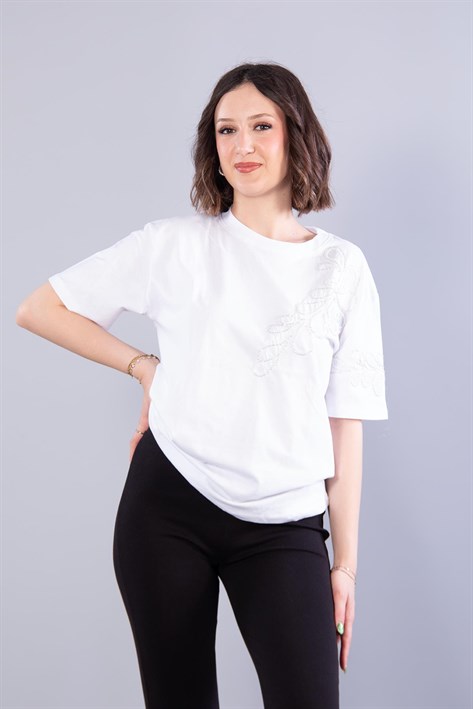 2008 Yaprak Taşlı O Yaka T-shirt
