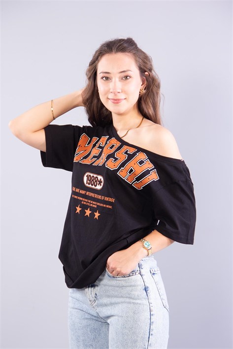 2315 Kayık Yaka Mershı Baskılı T-shirt