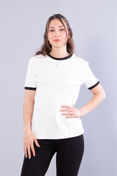 2943 Kol Ucu Yakası Şeritli O Yaka T-shirt