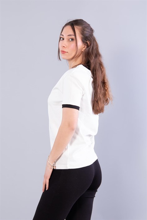 2943 Kol Ucu Yakası Şeritli O Yaka T-shirt