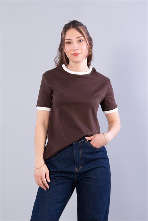 2943 Kol Ucu Yakası Şeritli O Yaka T-shirt