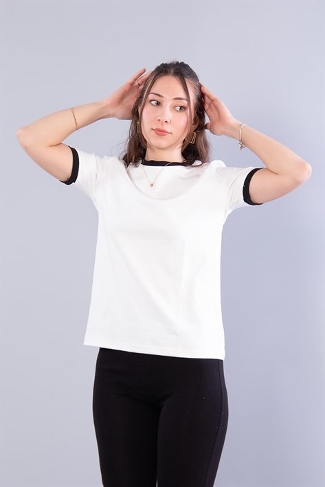 2943 Kol Ucu Yakası Şeritli O Yaka T-shirt