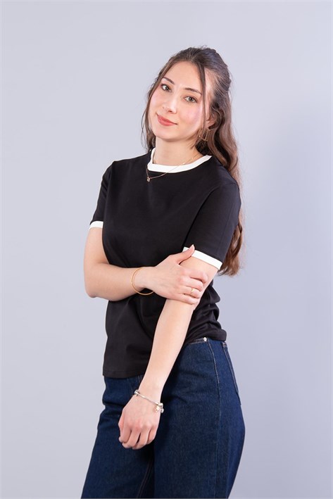 2943 Kol Ucu Yakası Şeritli O Yaka T-shirt