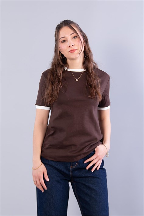 2943 Kol Ucu Yakası Şeritli O Yaka T-shirt