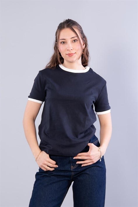 2943 Kol Ucu Yakası Şeritli O Yaka T-shirt