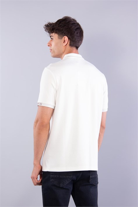 4663 Yakası Noktalı Kol Ucu Desenli T-shirt