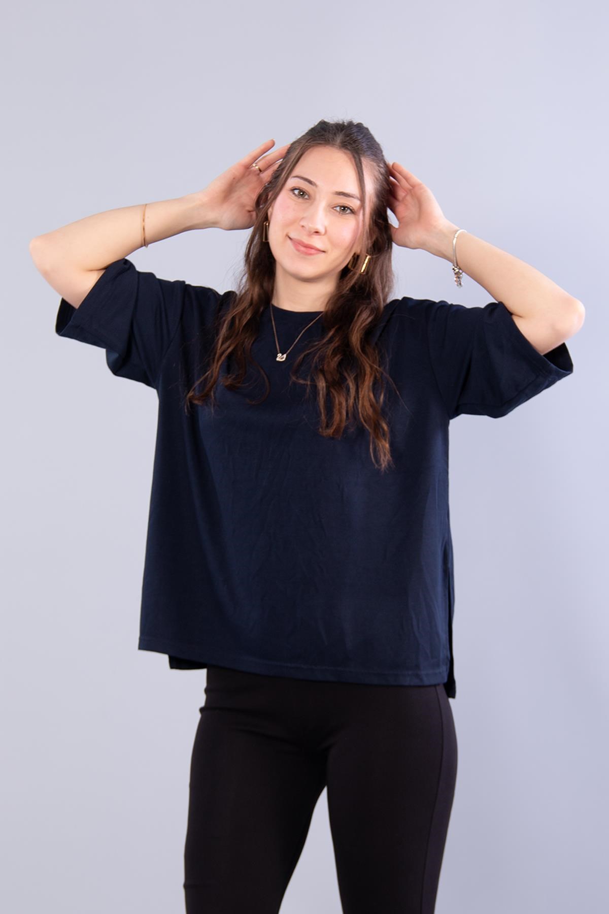 T-shirtmckanzie11066 Yanları Yırtmaçlı Modal Kumaş Salaş O Yaka T-shirtkadınerkek