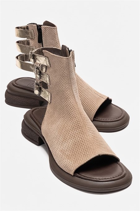198-KA46-1-BEJ SUETCARINA Bej Süet Hakiki Deri Yandan Fermuarlı Kadın Sandalet