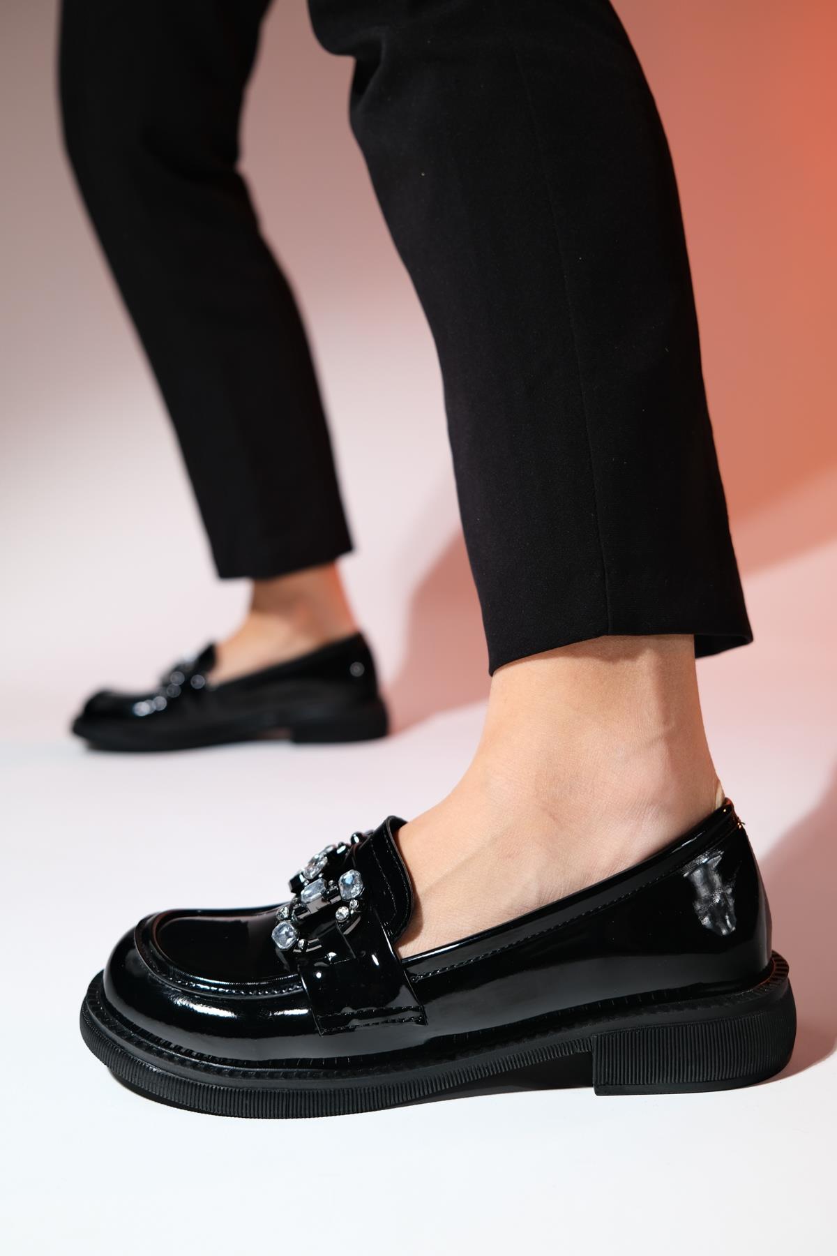 NORMAN Siyah Rugan Taş Tokalı Kadın Loafer Ayakkabı
