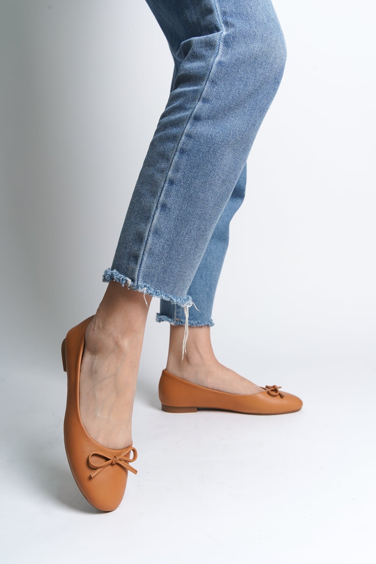 Capone Genuine Leather Bow Detail Round Toe Women Honey Ballerinas