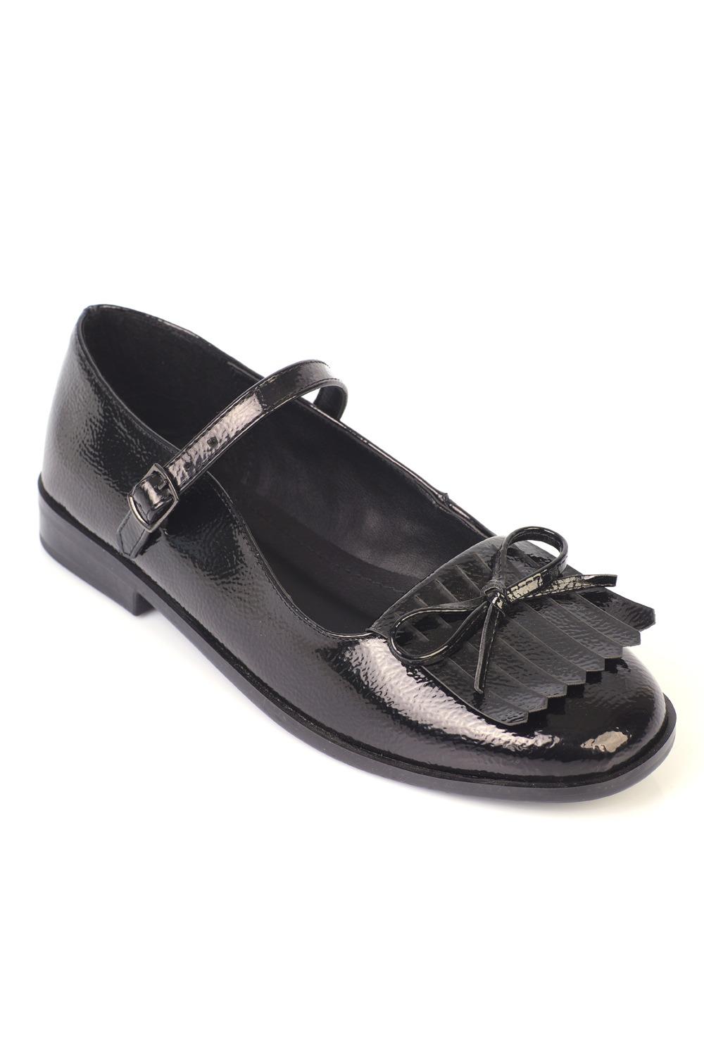 Capone Outfitters L42 Women Black Crinkle Patent Ballerina