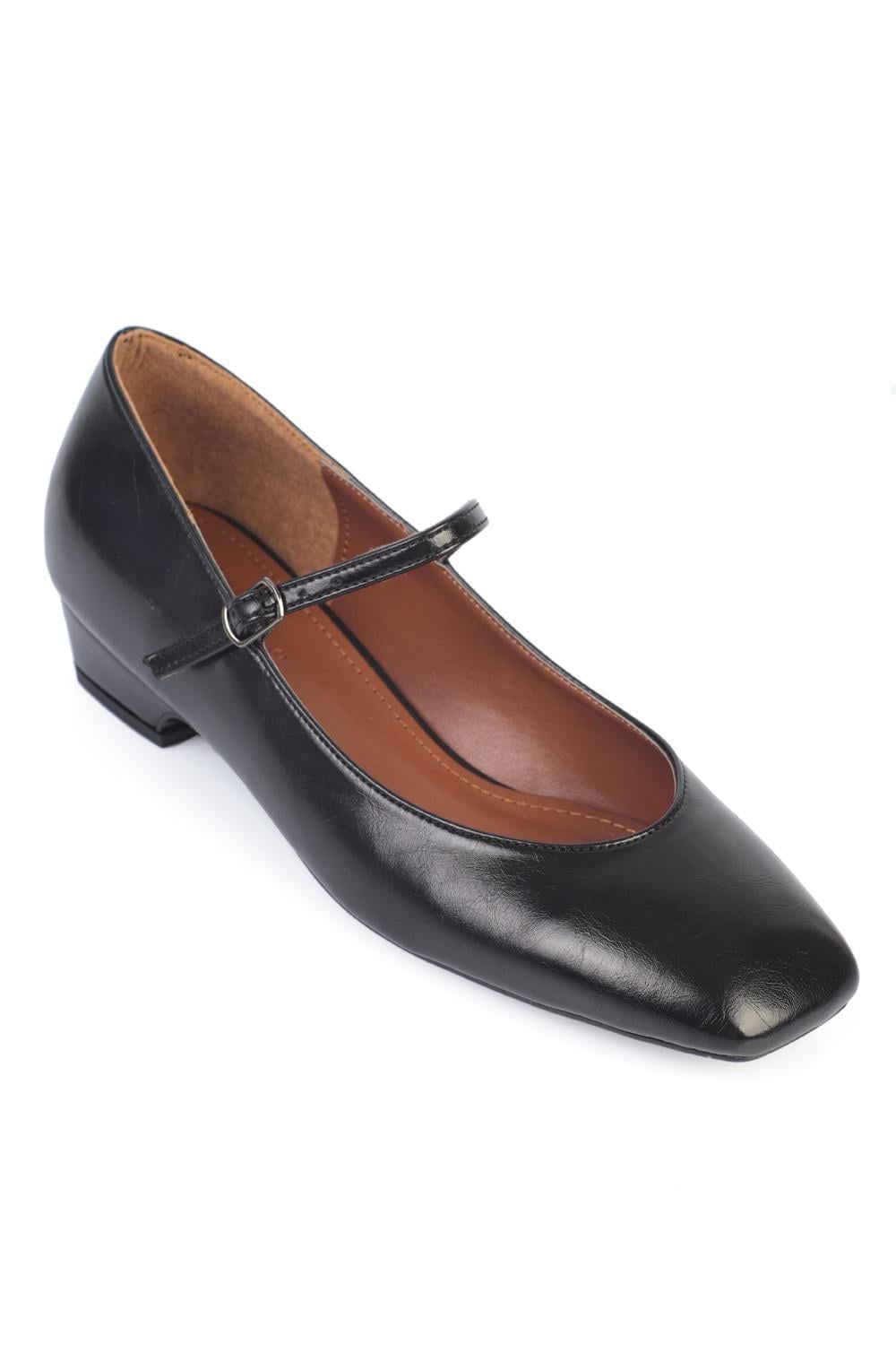 Capone Short Heeled Blunt Toe Strapped Women Black Mary Jane Shoes