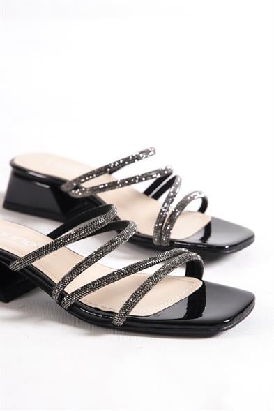 Capone Lindsy Blunt Toe Crystal Embellished Bantlı Low Heel Rugan Woman Sandals image 2