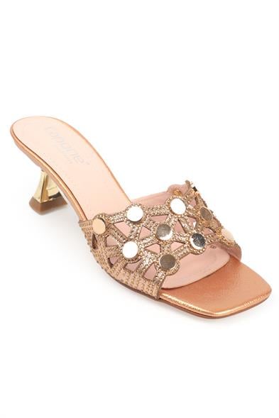 Capone Lona Blunt Toe Metal Accessory Hourglass Heel Crinkly Patent Woman Sandals