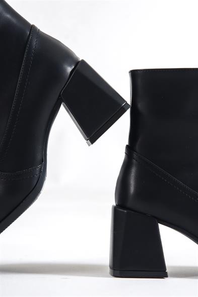 Capone Blunt Toe Side Zipper Woman Booties image 6