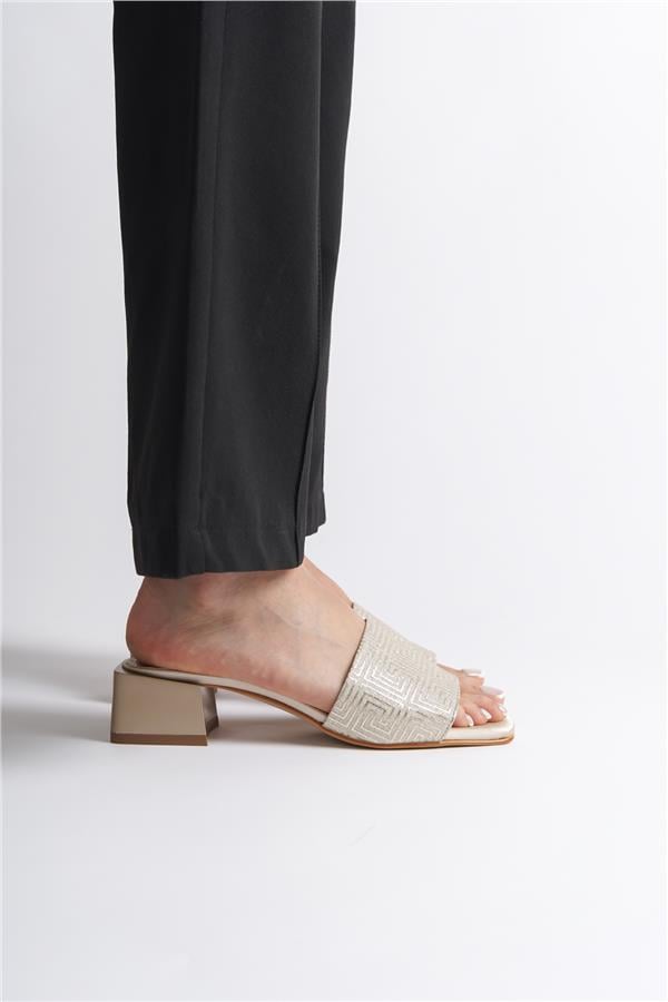 Capone Blunt Toe Single Band Heeled Satin Labrinth Pattern Woman Sandals
