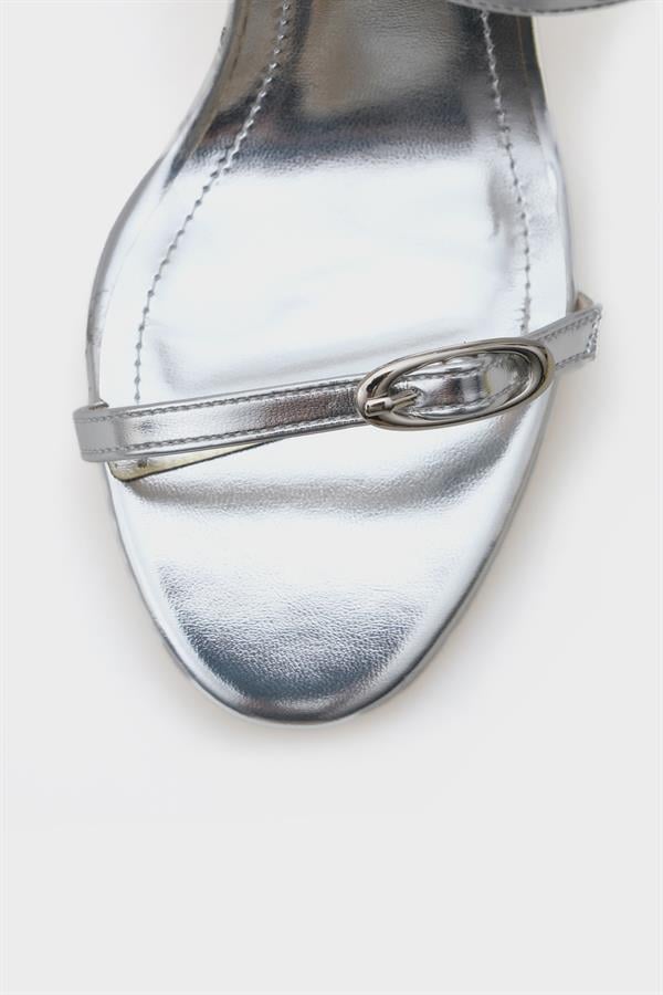 Capone Lucky Heeled Double Strap Metallic Women Metallic Silver Stylish Sandals image 2