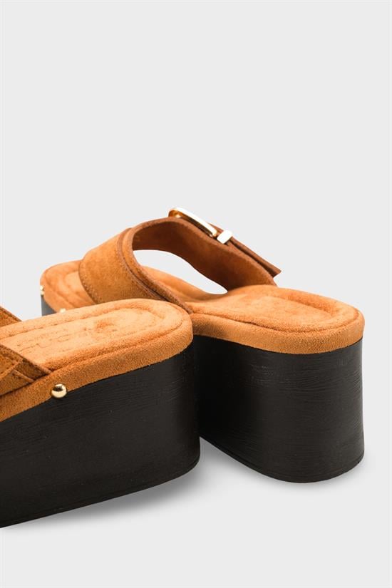 Capone Kristi Wedge Heel Thong Women Sued Tan Clog image 5