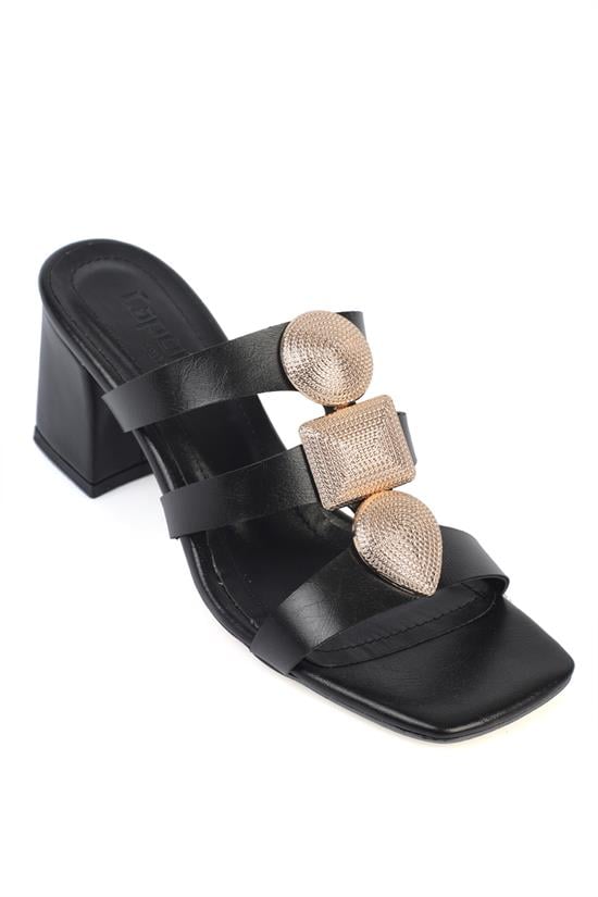 Capone Lacey Küt Burunlu Metal Aksesuarlı Orta Topuklu Kadın Terlik