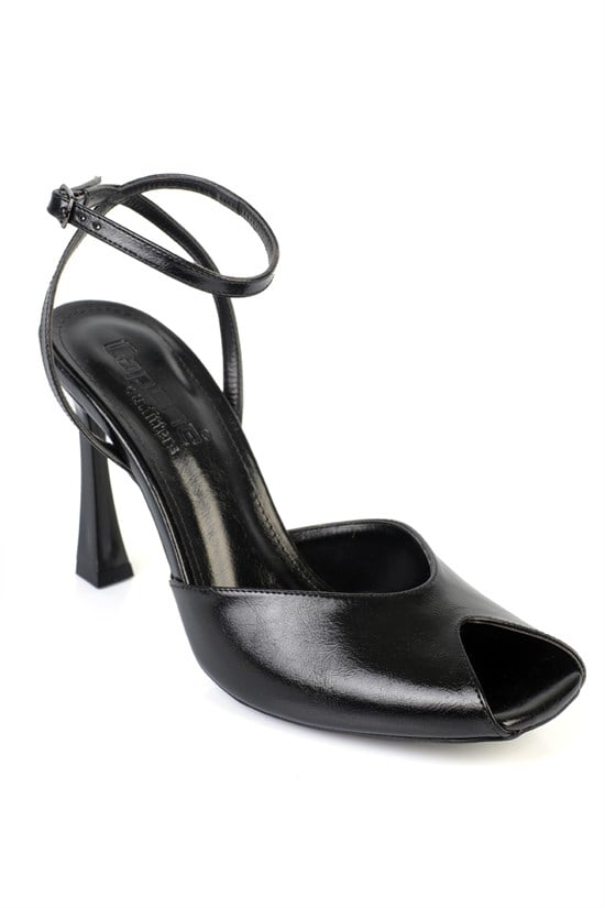 Capone Outfitters 26000 Women Black Heeled