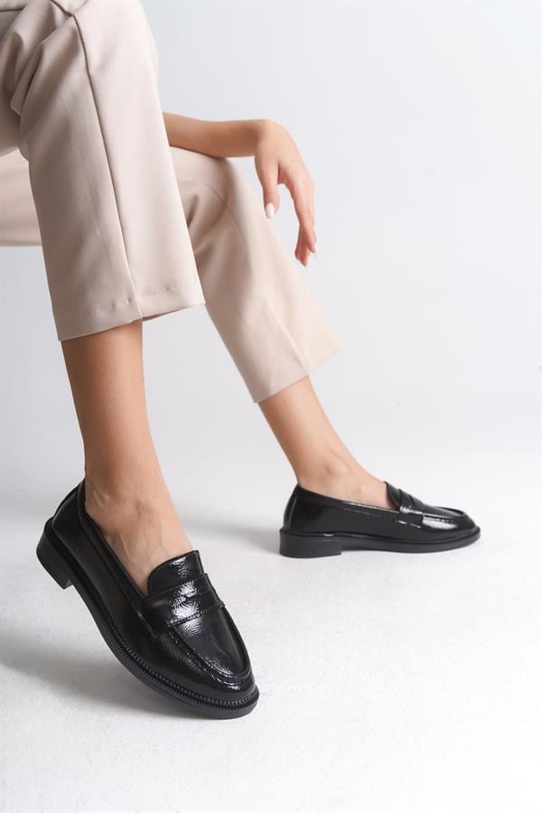 Capone Outfitters 503 Women Black Crinkle Patent Loafer image 2