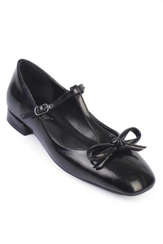 Capone Outfitters 8350 Women Black Crinkle Patent Ballerina