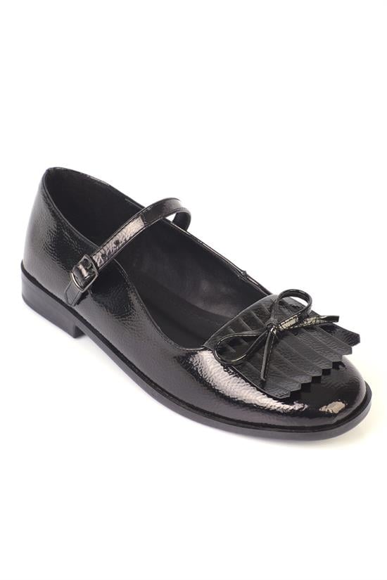 Capone Outfitters L42 Women Black Crinkle Patent Ballerina