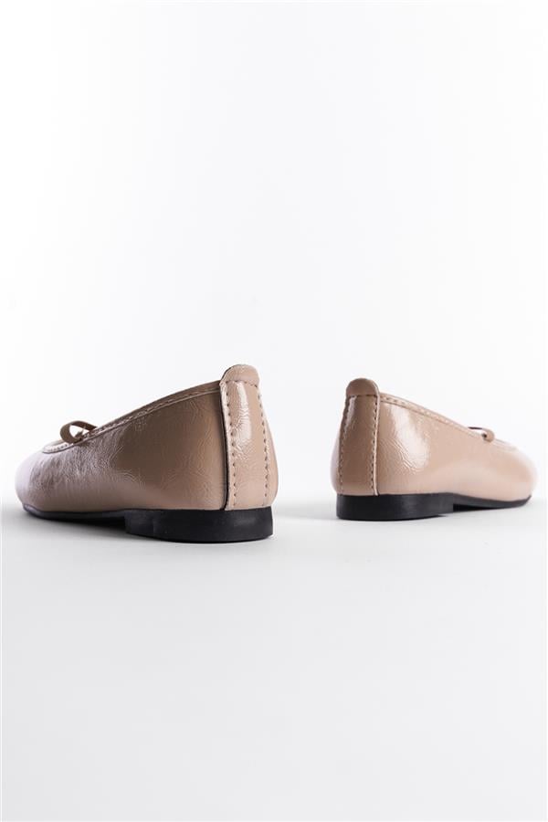 Capone Braki Women Beige Crinkle Patent Ballerina image 4