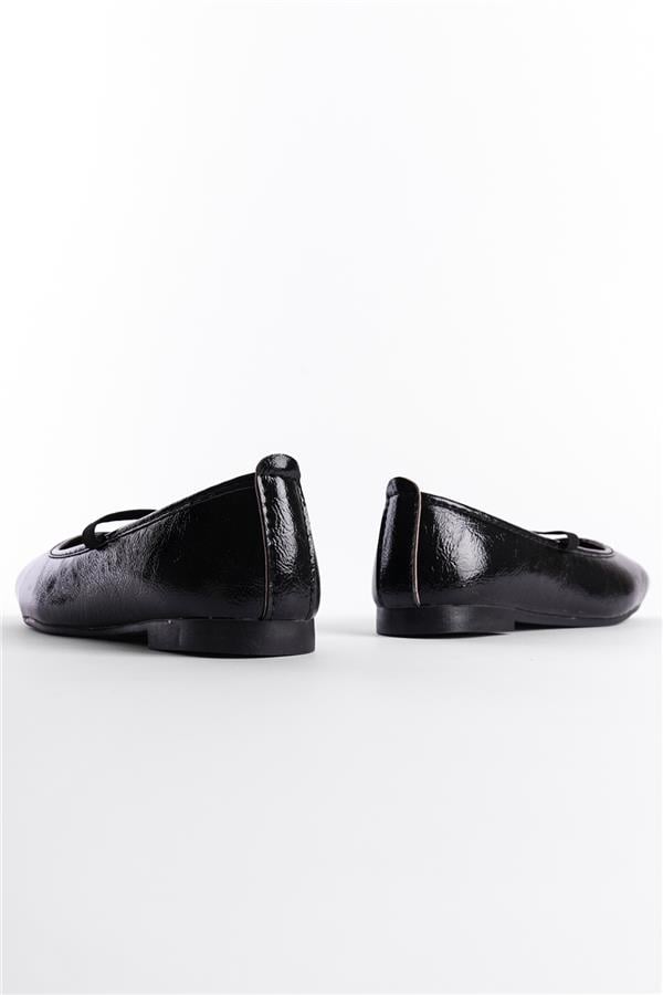 Capone Braki Women Black Crinkle Patent Ballerina image 3