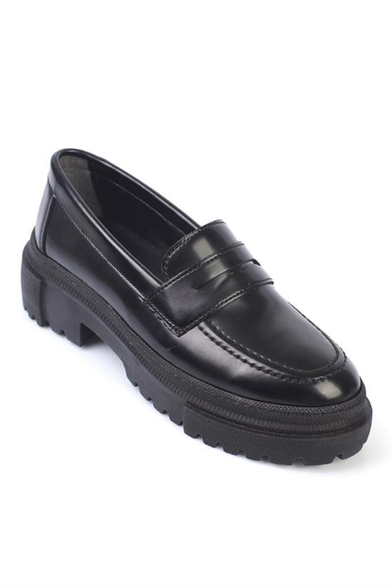 Capone Oval Toe Track Sole Patent Woman Loafer