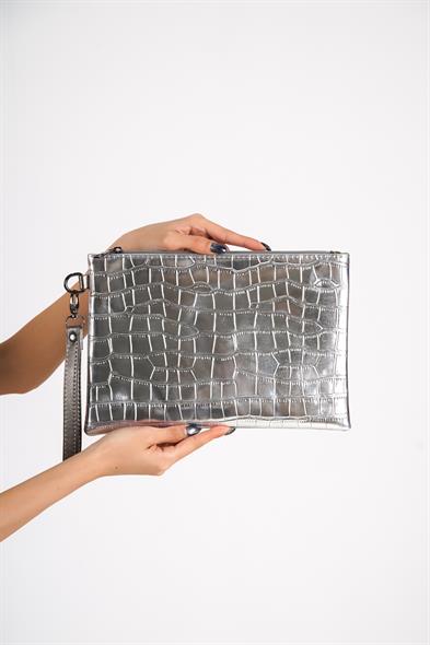 Capone Paris Women Silver Wrislet image 3