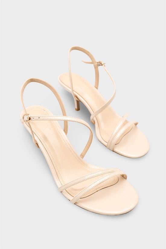 Capone Vanna Round Toe Band Mid Heel Patent Look Elegant Women Patent Ecru Shoe image 3