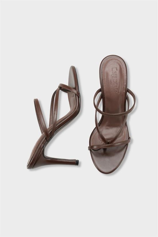 Capone Vinnie Round Toe Mid Heel Toe Post Elegant Women Brown Sandal image 6