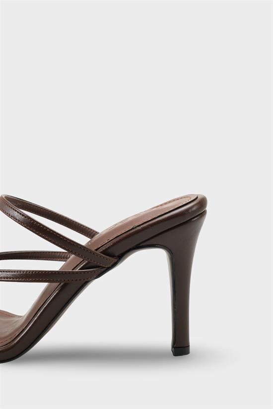 Capone Vinnie Round Toe Mid Heel Toe Post Elegant Women Brown Sandal image 5