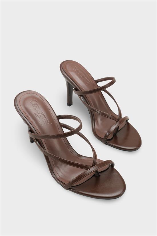 Capone Vinnie Round Toe Mid Heel Toe Post Elegant Women Brown Sandal image 3