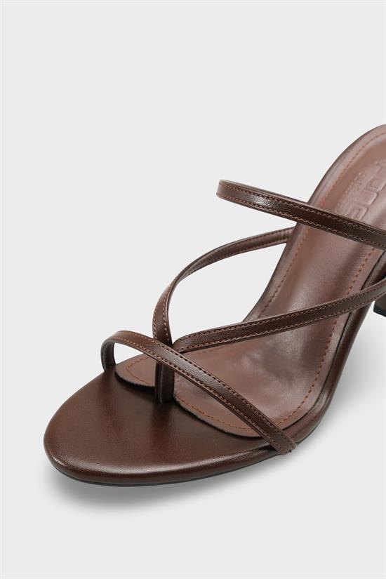 Capone Vinnie Round Toe Mid Heel Toe Post Elegant Women Brown Sandal image 4