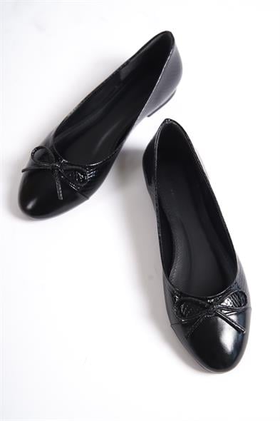 Capone Asia Woman Round Toe Two Piece Ballerinas image 2